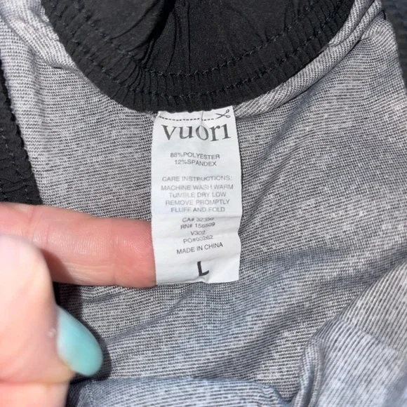 Vuori Kore Shorts Mens Large Olive Black Stripe 7.5” Inseam Lined Athletic Gym - Picture 6 of 6